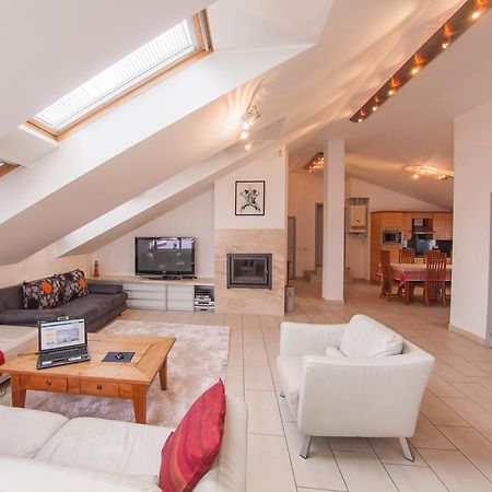 Mansard Apartment Antonovicha 4 كييف الغرفة الصورة