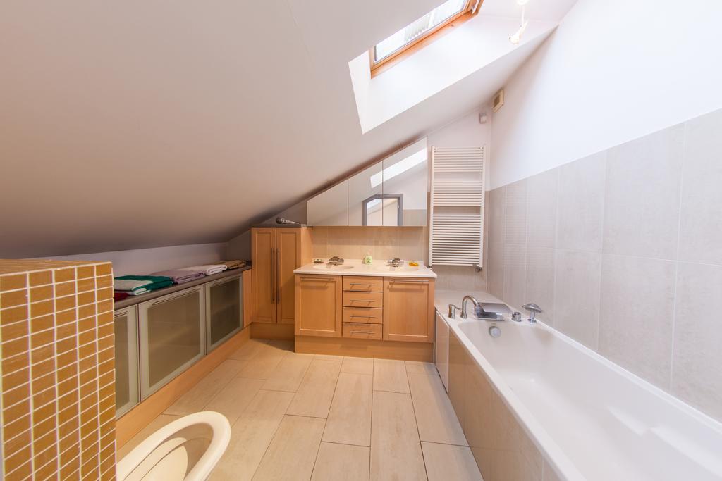 Mansard Apartment Antonovicha 4 كييف المظهر الخارجي الصورة
