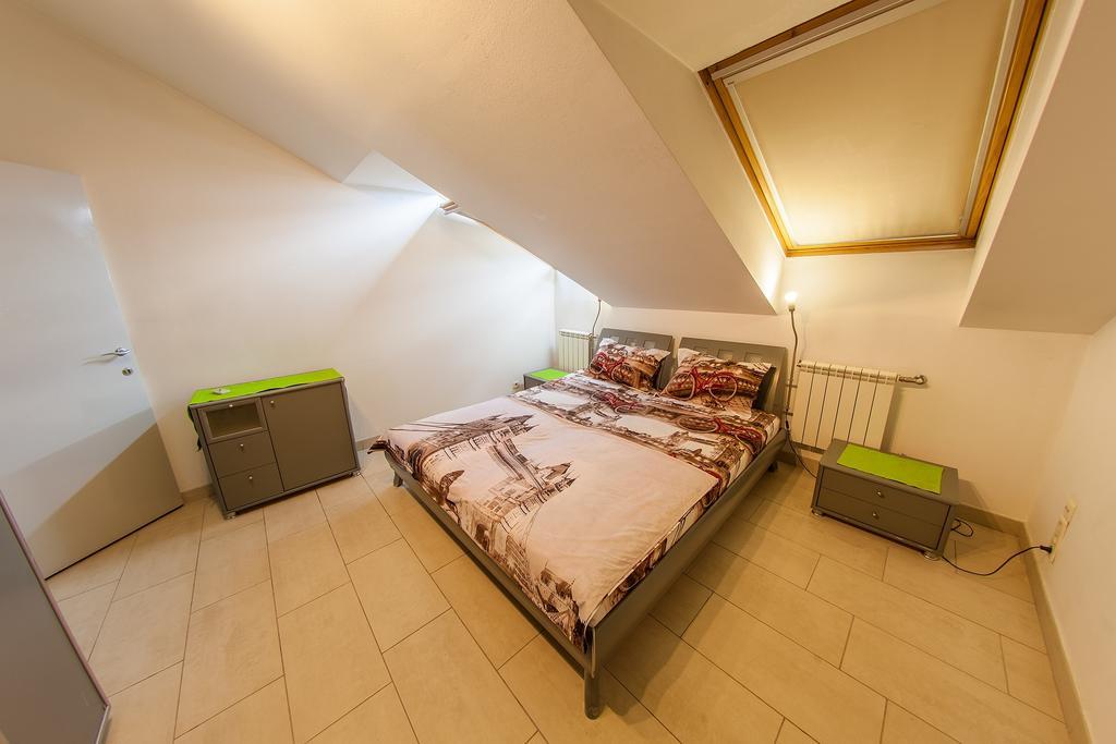 Mansard Apartment Antonovicha 4 كييف المظهر الخارجي الصورة